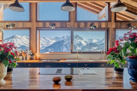 Outstanding chalet f
