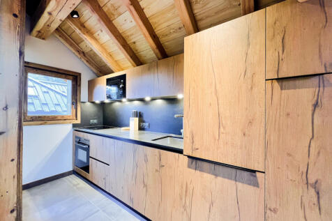 Ski in and out apart