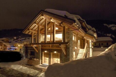 Ski in and out apart