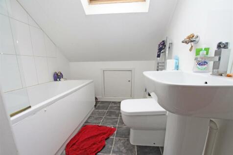 bathroom b.jpg