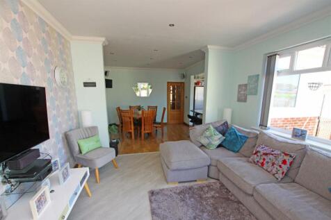 Living area 2.jpg
