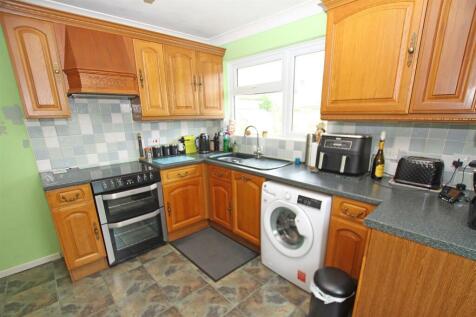 Kitchen a.jpg
