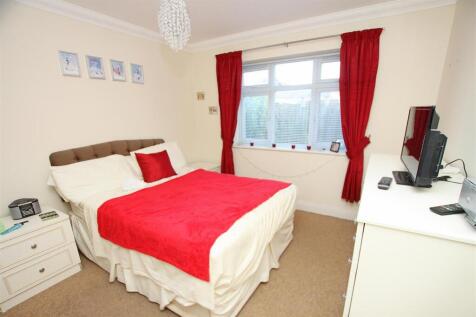 Bedroom 1.jpg