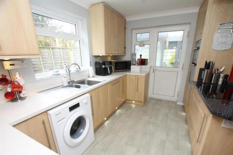 Kitchen a.jpg