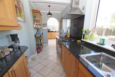 Kitchen a.jpg