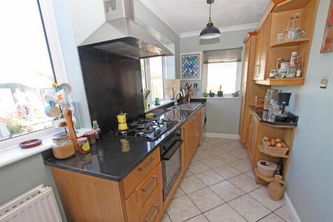 Kitchen b.jpg