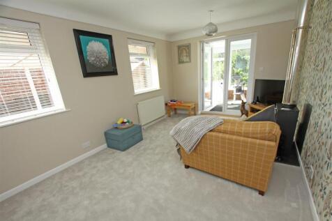 Living room b.jpg