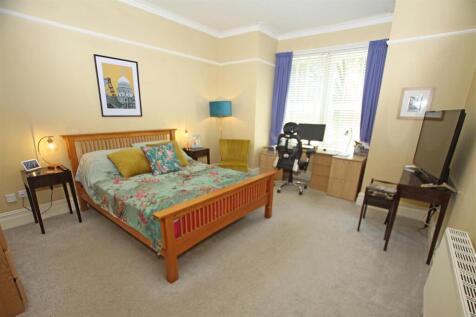 Bedroom 1.jpg