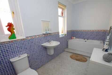 Bathroom.jpg