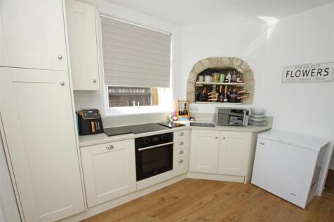 Kitchen b.jpg