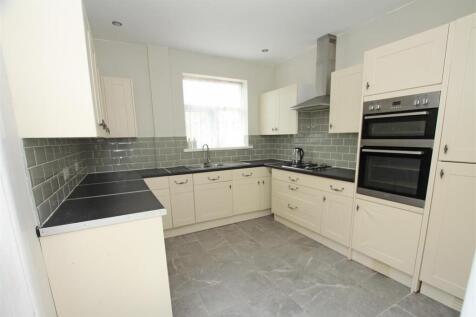 Kitchen a.jpg