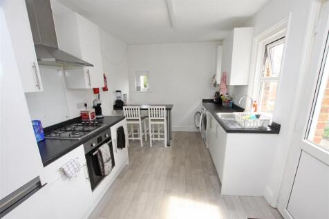 Kitchen a.jpg