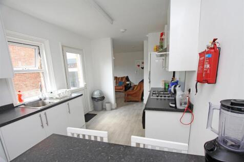 Kitchen b.jpg