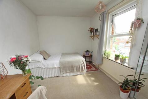Bedroom two.jpg