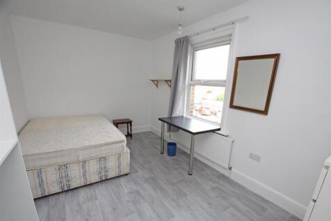 Bedroom b.jpg