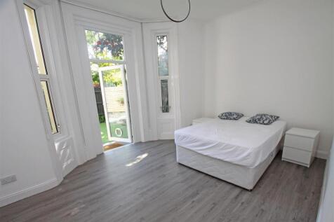 Bedroom 1.jpg