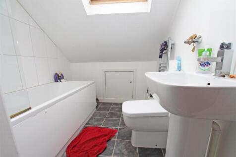 bathroom b.jpg