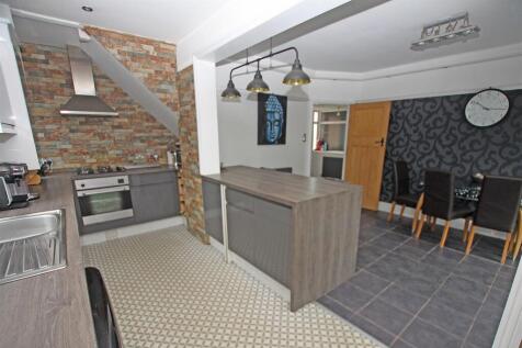 Kitchen b.jpg