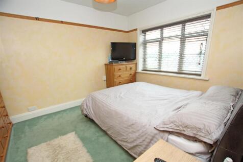 Bedroom 1.jpg
