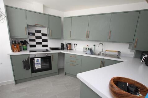 Kitchen a.jpg