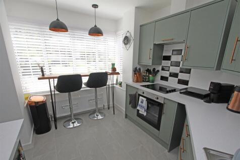 Kitchen b.jpg