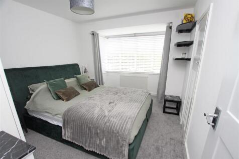 Bedroom 1 a.jpg