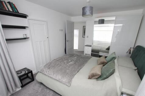 Bedroom 1 b.jpg