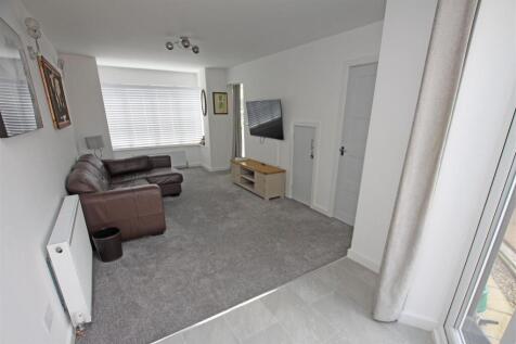 Living room b.jpg