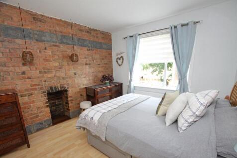 Bedroom 1.jpg