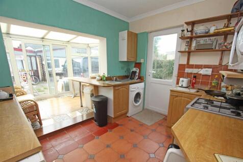 Kitchen a.jpg