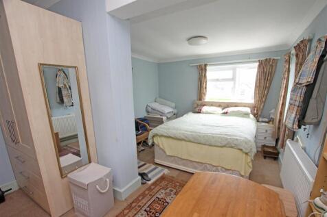 Bedroom one a.jpg