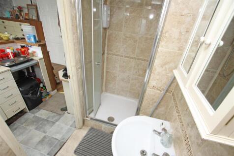 Annexe Shower room.jpg