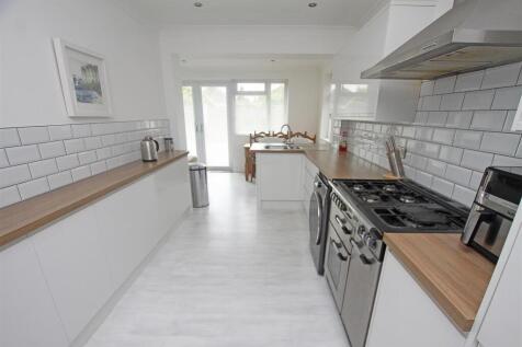 Kitchen a.jpg