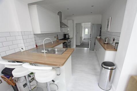 Kitchen b.jpg
