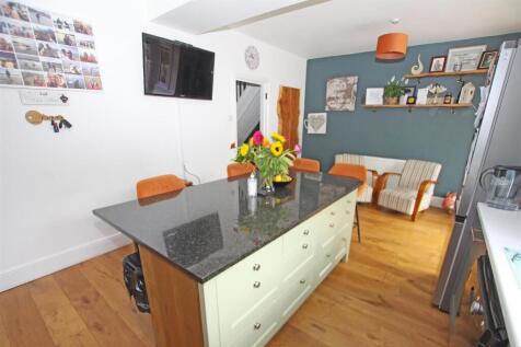 Kitchen c.jpg