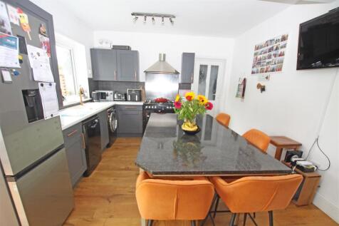 Kitchen f.jpg