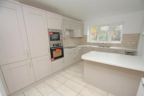 Kitchen a.jpg