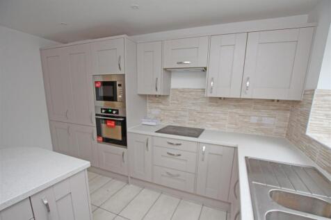 Kitchen b.jpg