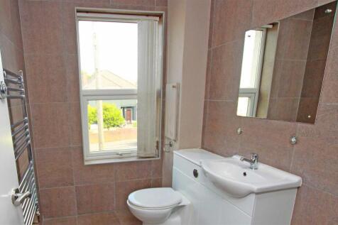 First floor shower room.jpg