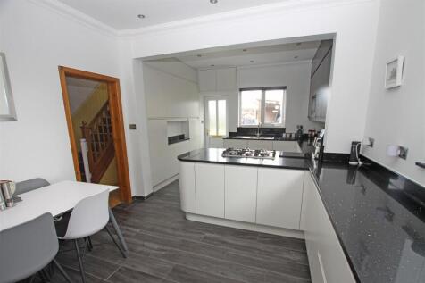 Kitchen c.jpg