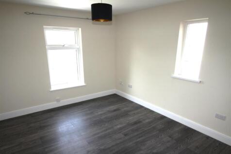 bedroom 1.JPG