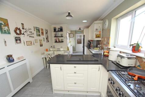 Kitchen b.jpg