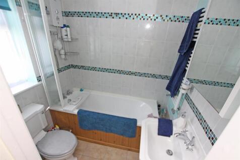Ensuite bathroom.jpg