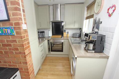 Kitchen a.jpg