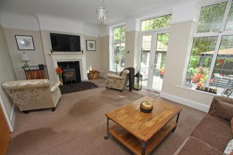 Living room a.jpg