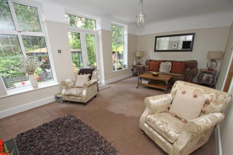 Living room b.jpg