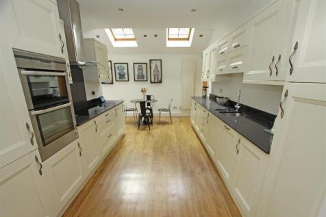 Kitchen c.jpg