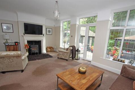 Living room a.jpg