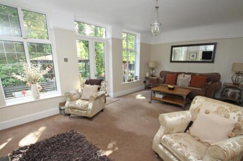 Living room b.jpg