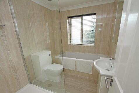 Family bathroom.jpg